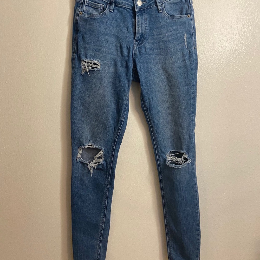 SIZE 2 RIPPED SKINNY JEANS!